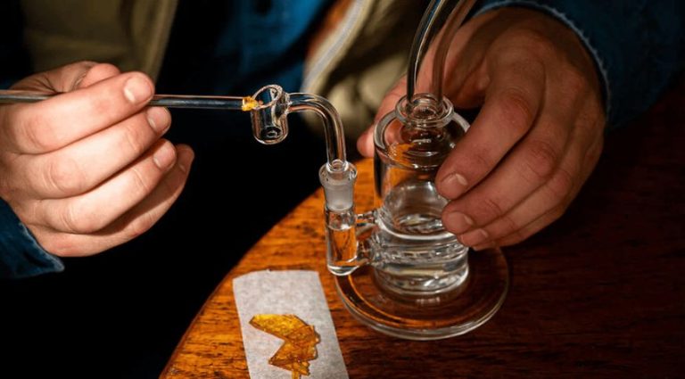 How To Smoke Shatter: 4 Hacks For Rig-Less Fan Of Concentrates