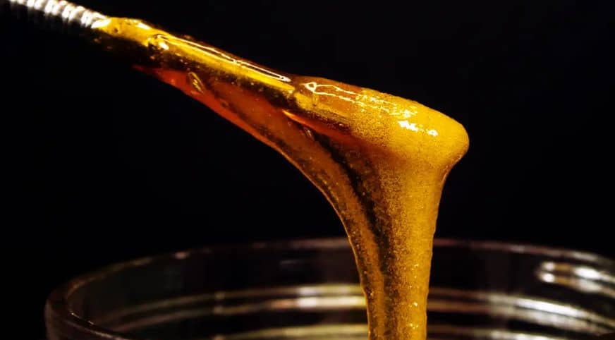 Live resin is said to possess all the necessary cannabinoids and terpenes that make it delicious, potent, and effective.Â